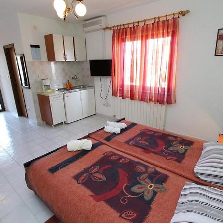 Apartments Jasna Ровин Екстериор снимка
