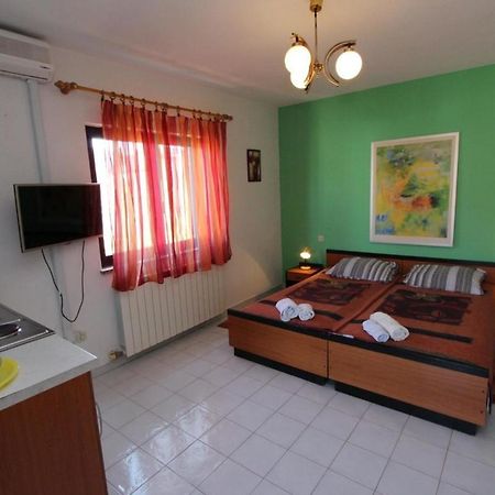Apartments Jasna Ровин Екстериор снимка