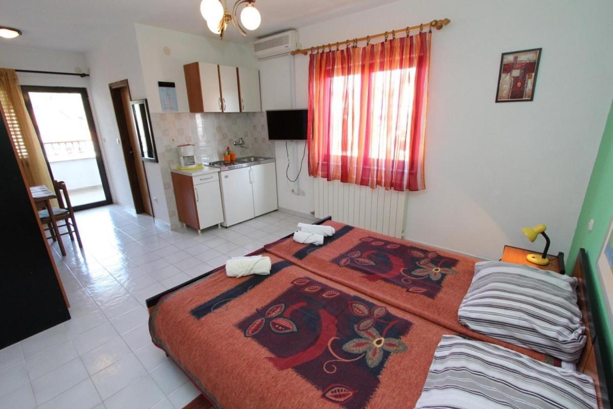 Apartments Jasna Ровин Екстериор снимка