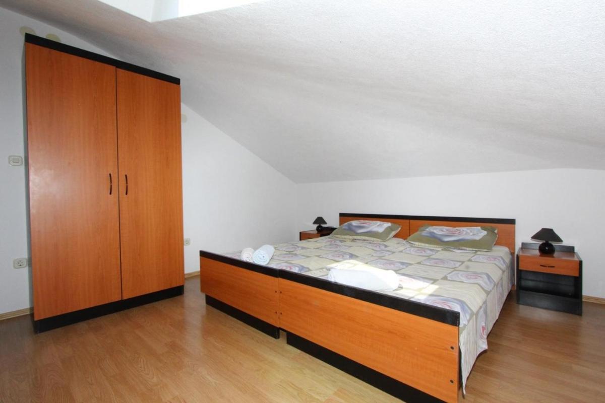 Apartments Jasna Ровин Екстериор снимка