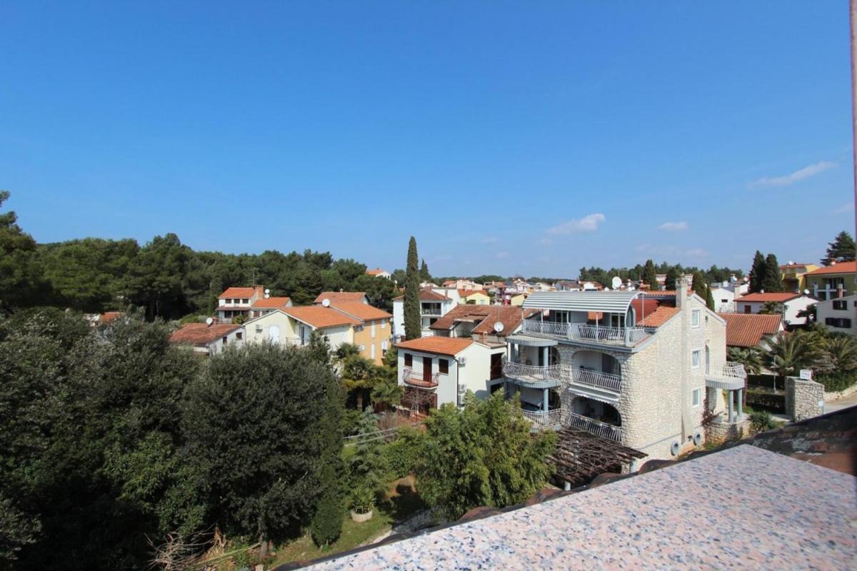 Apartments Jasna Ровин Екстериор снимка