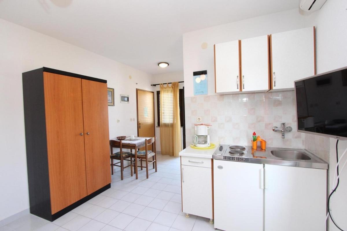 Apartments Jasna Ровин Екстериор снимка