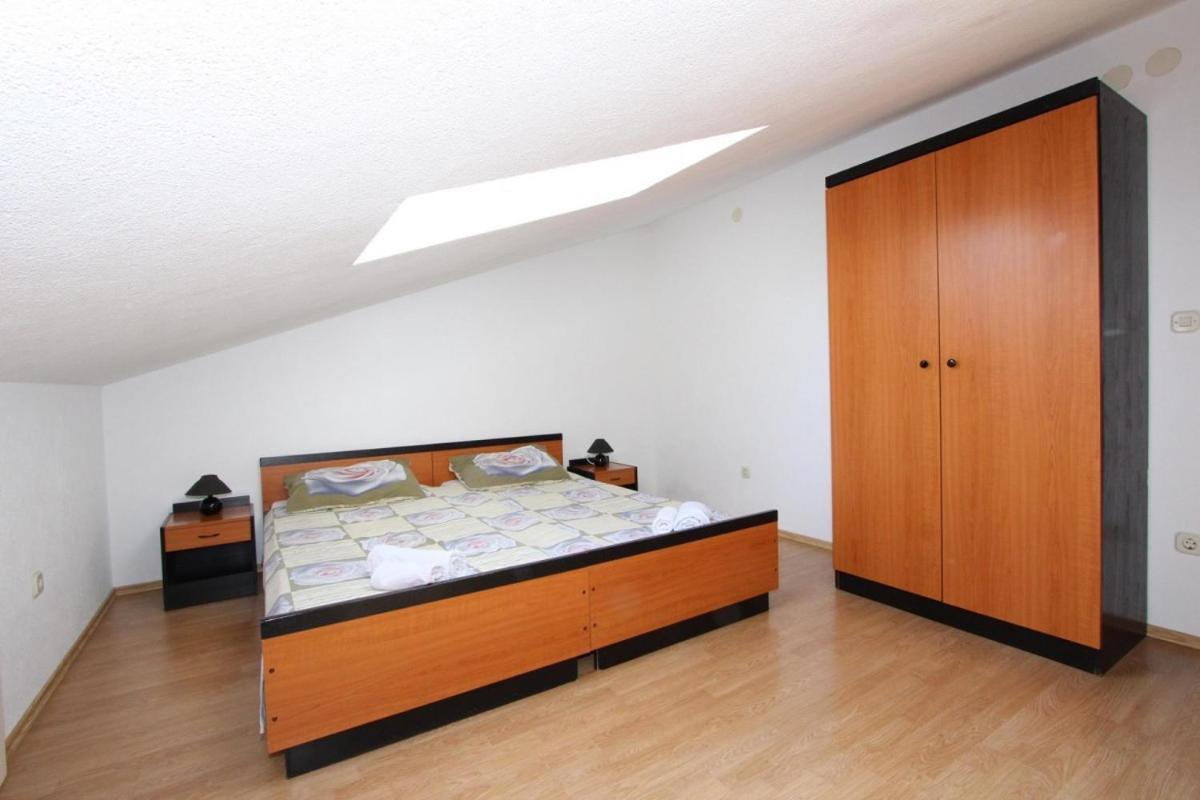 Apartments Jasna Ровин Екстериор снимка