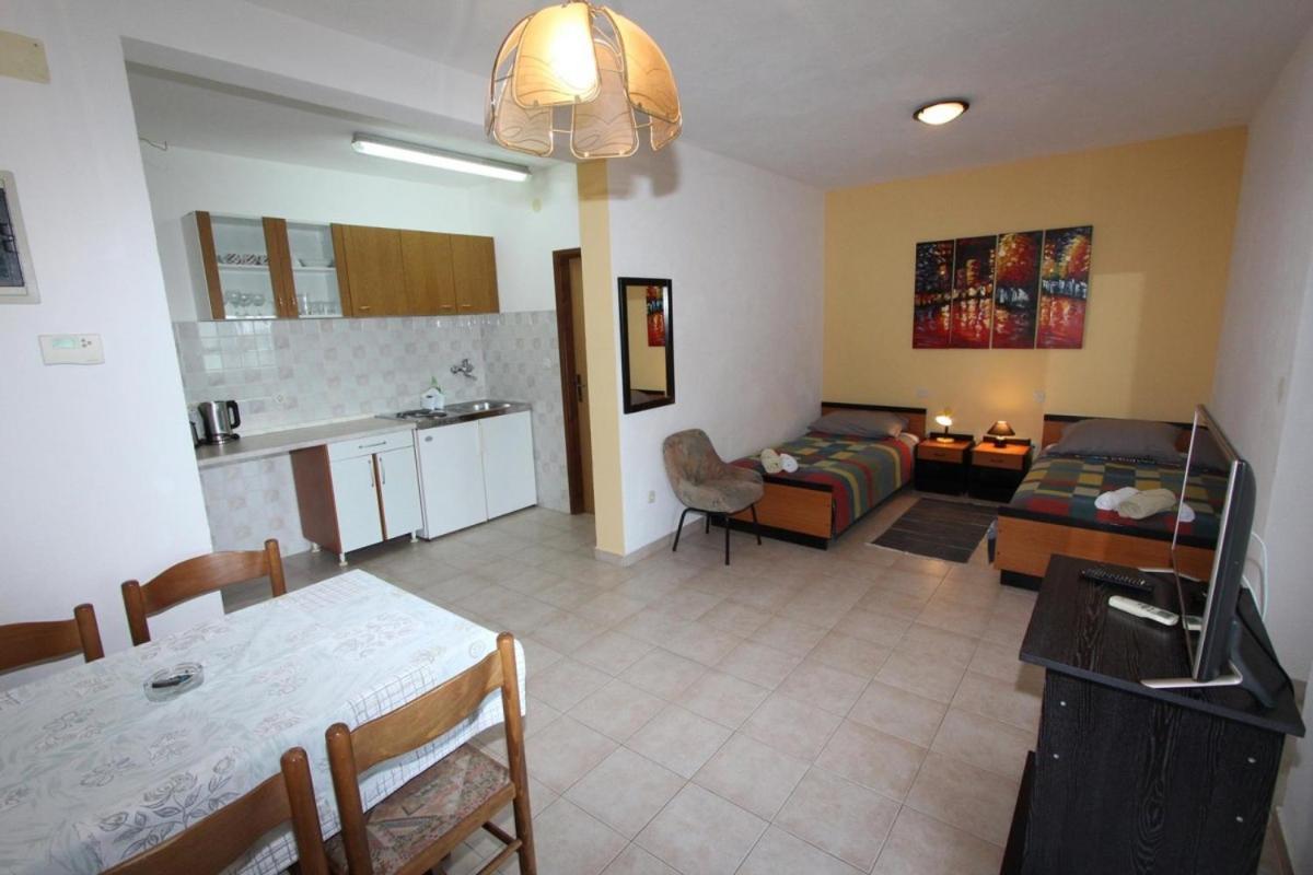 Apartments Jasna Ровин Екстериор снимка