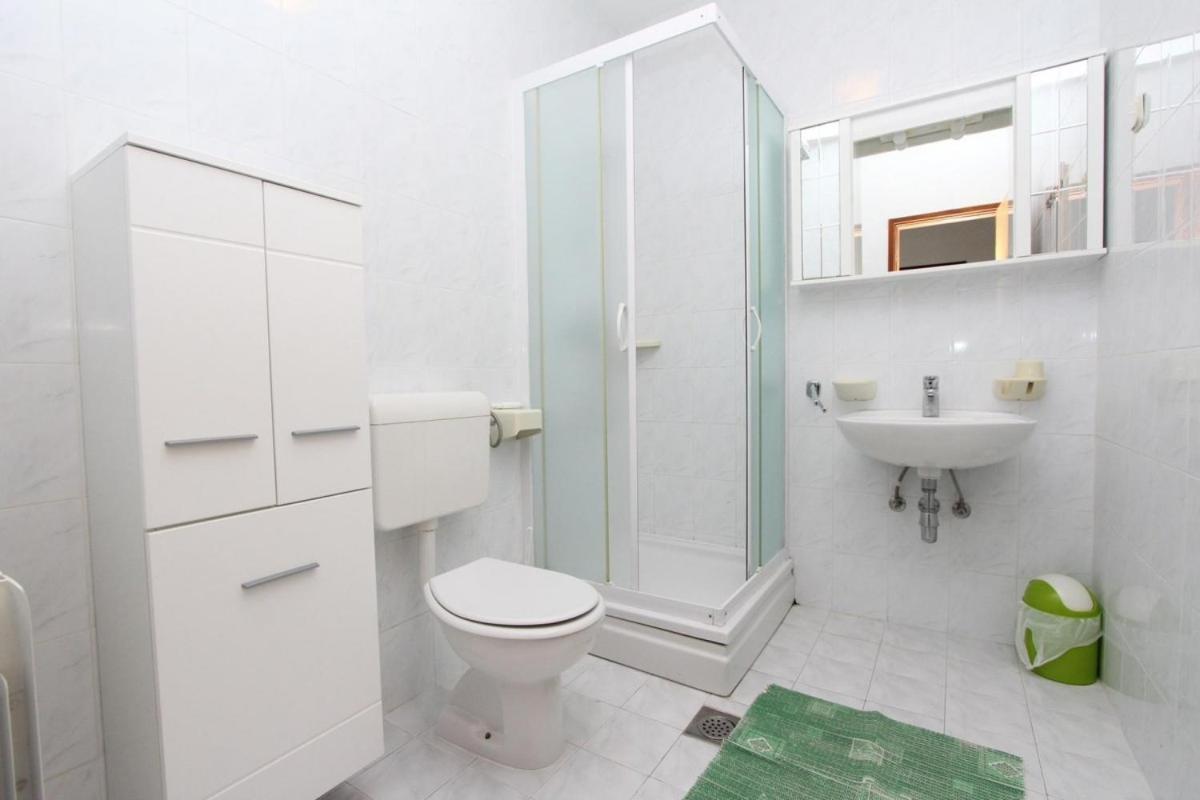 Apartments Jasna Ровин Екстериор снимка