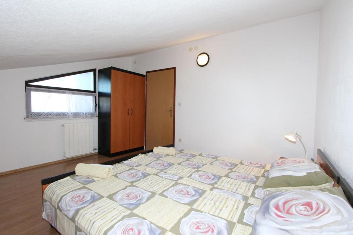 Apartments Jasna Ровин Екстериор снимка