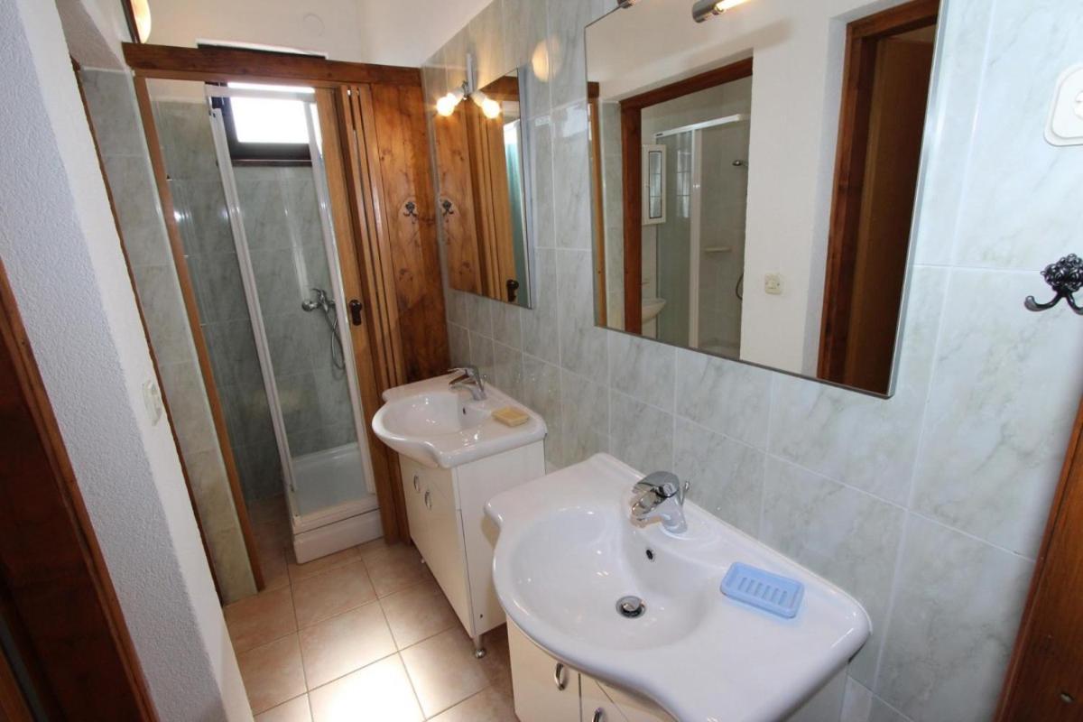 Apartments Jasna Ровин Екстериор снимка